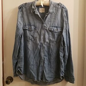 American Eagle denim button up 💙